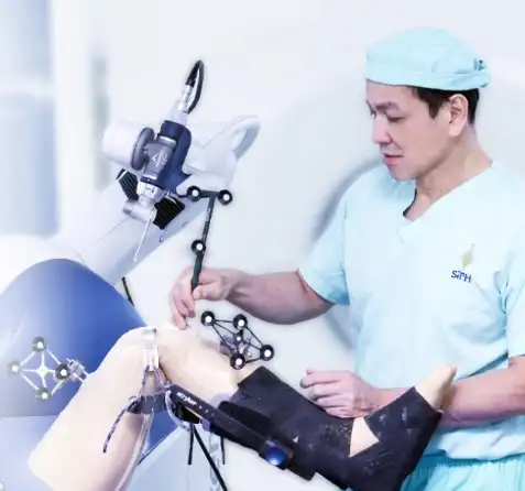 หุ่นยนต์ช่วยผ่าตัดข้อเข่า โรงพยาบาลศิริราช ปิยมหาราชการุณย์ จำเป็นต้องพาพ่อแม่ ไปผ่าตัดข้อเข่าเสื่อม โรงพยาบาลไหนมีบริการบ้าง