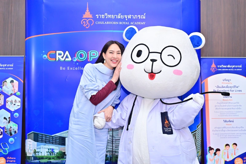 คุณตุ๊ก ชนกวนันท์ รักชีพ ตัวแทนหนึ่งในผู้ปกครองที่เข้าร่วมงาน CRA Open House : Empower Your Journey เติมพลังบวก เติมศักยภาพ ค้นหาความเป็นตัวตนให้กับคนรุ่นใหม่