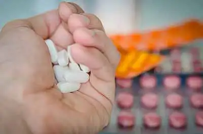 5 หลักคิดเพื่อการใช้ยาให้ถูกต้องปลอดภัย สังเกตการแพ้ยา-ผลข้างเคียงของยา ThumbMobile HealthServ.net