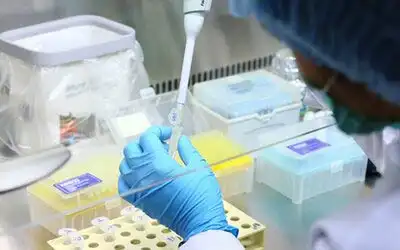 กรมวิทย์ฯ เผยวัคซีน CoronaVac ผ่านการตรวจสอบและรับรองรุ่นการผลิต มั่นใจได้ว่ามีความปลอดภัย HealthServ.net