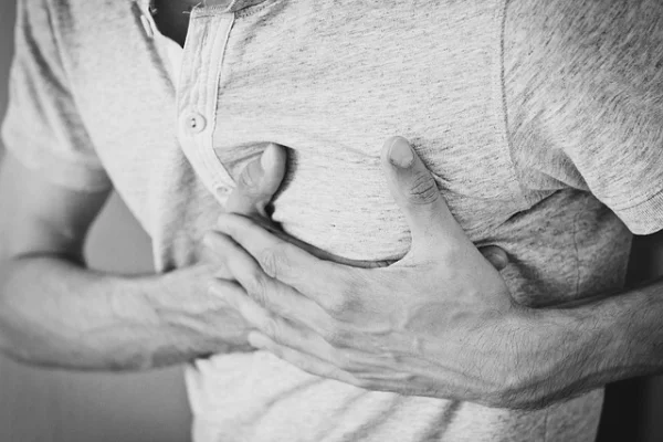 ภาวะเจ็บแน่นหน้าอกจากโรคหัวใจ ภาวะโรคของหลอดเลือดหัวใจตีบแคบลง HealthServ.net