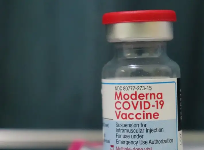 สหรัฐ อนุมัติการใช้วัคซีนโมเดอร์น่า เป็นวัคซีนเข็มกระตุ้นเข็มที่สอง HealthServ.net