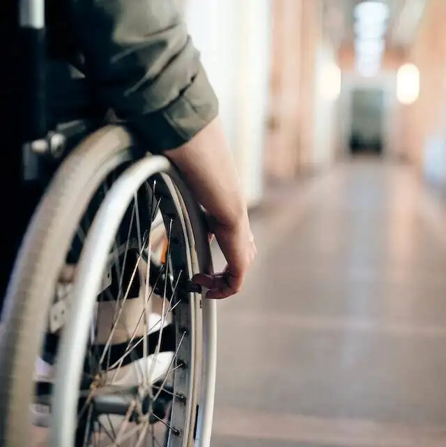 CAAT สรุปข้อเท็จจริง ข่าวผู้โดยสารพิการไม่ได้รับบริการวีลแชร์ลงจากเครื่องที่สุวรรณภูมิ HealthServ.net