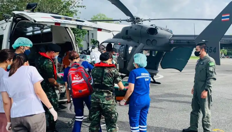 ฮ.ท.72 บินฉุกเฉิน รับผู้ป่วยชายจากเกาะหลีเป๊ะ ส่งโรงพยาบาลหาดใหญ่ HealthServ.net