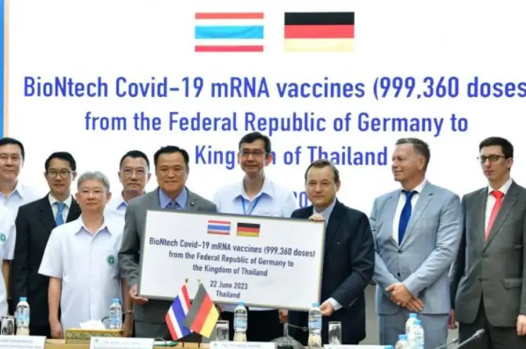 สธ.รับมอบวัคซีนโควิด 19 ไบวาเลนท์จากเยอรมนี 999,360 โดส HealthServ.net
