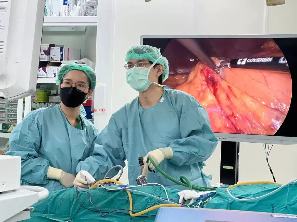 ฝีมือ+ทีมเวิร์ค หมอราชบุรี-รามาฯ ร่วมผ่าตัดปลูกถ่ายไตผู้บริจาคที่มีชีวิต สำเร็จ HealthServ.net