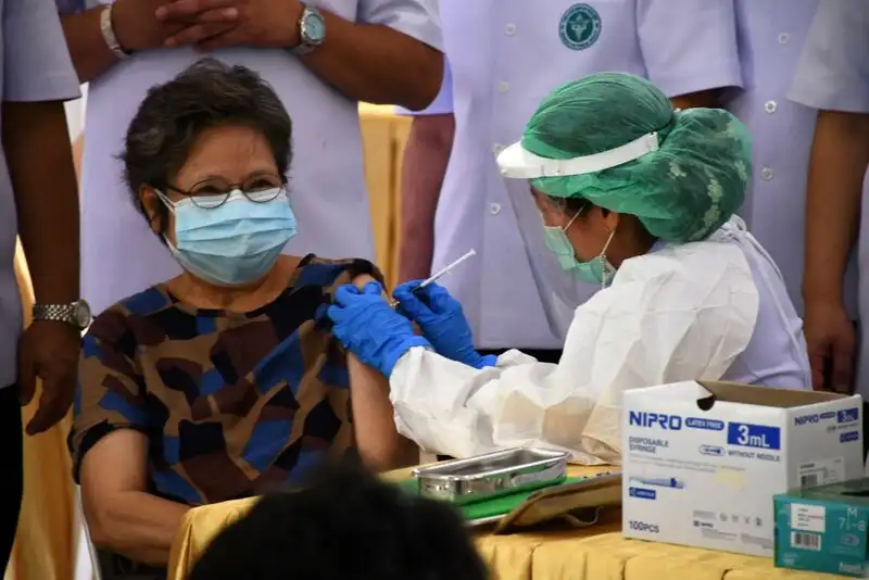ประเดิมฉีดวัคซีนแอสตร้าเซนเนก้า ล็อตที่ผลิตในประเทศไทย เข็มแรก HealthServ