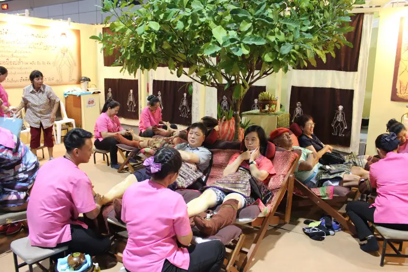MOPH offers "Nuad Thai" services for delegates of APEC health meeting HealthServ