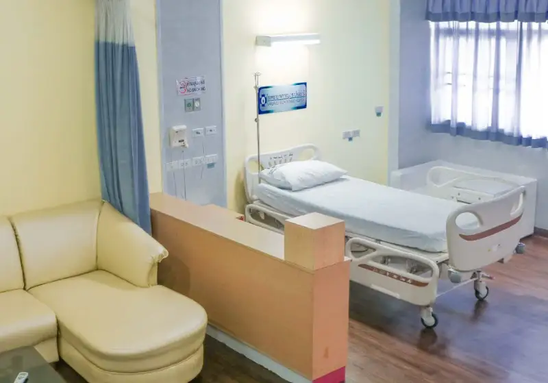 ห้องพักผู้ป่วยของโรงพยาบาลการุญเวช ปทุมธานี HealthServ