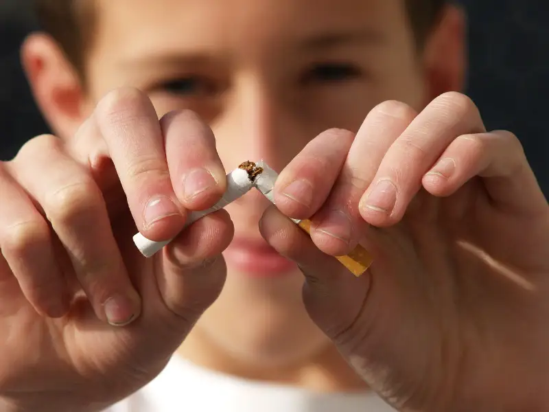 นิวซีแลนด์ปลอดบุหรี่ 2025 รัฐบาลออกกฎหมายห้ามเยาวชน 14 ปี ซื้อบุหรี่ HealthServ