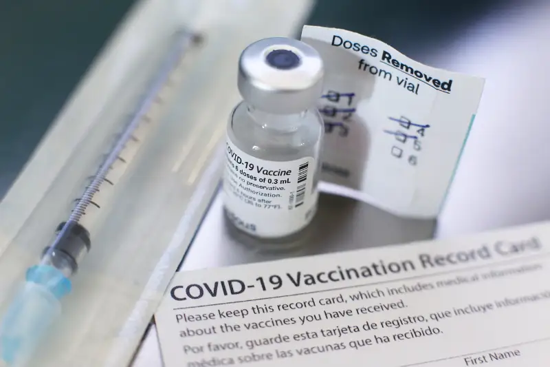 "เจาะลึกวัคซีนชนิด mRNA" กับการสร้างเกราะป้องกันไวรัสโควิด-19 กลายพันธุ์ - ศ.นพ.มานพ พิทักษ์ภากร HealthServ