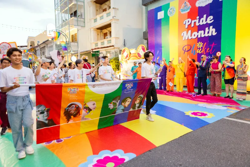 บำรุงราษฎร์ ส่งท้าย Pride Month ยิ่งใหญ่ ร่วมขบวนพาเหรดครั้งแรกที่ภูเก็ต HealthServ