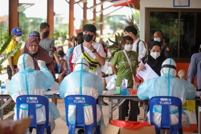 เมืองพัทยาจับมือภาคเอกชน ออกตรวจเชิงรุกในพื้นที่เสี่ยงเมืองพัทยา ด้วยชุดตรวจโควิด-19 Antigen Test Kit HealthServ