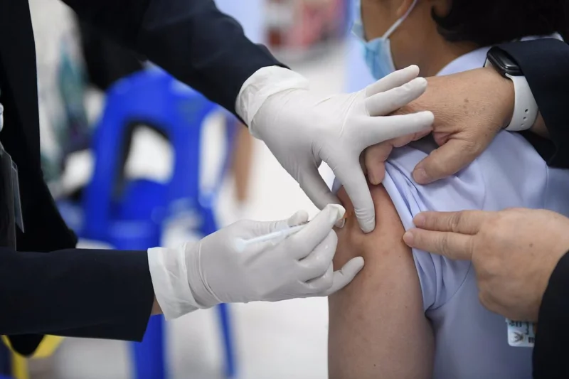 กทม.เตรียมฉีดวัคซีนไฟเซอร์ เข็มแรก ให้นักเรียนกลุ่มเสี่ยงอายุ 12-18 ปี 21 ก.ย. นี้ HealthServ