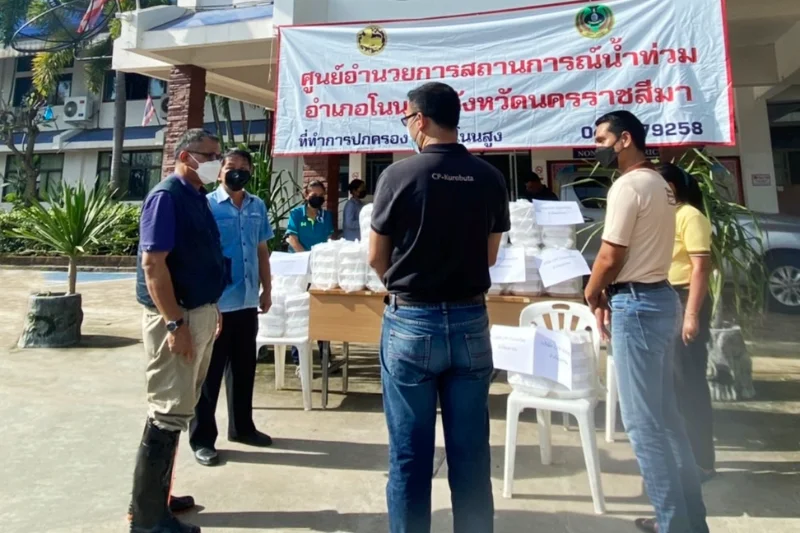 คนไทยไม่ทิ้งกัน!! ซีพี-ซีพีเอฟระดมกำลังลงพื้นที่ส่งมอบอาหาร-น้ำดื่มช่วยผู้ประสบอุทกภัยในหลายพื้นที่ต่อเนื่อง  HealthServ