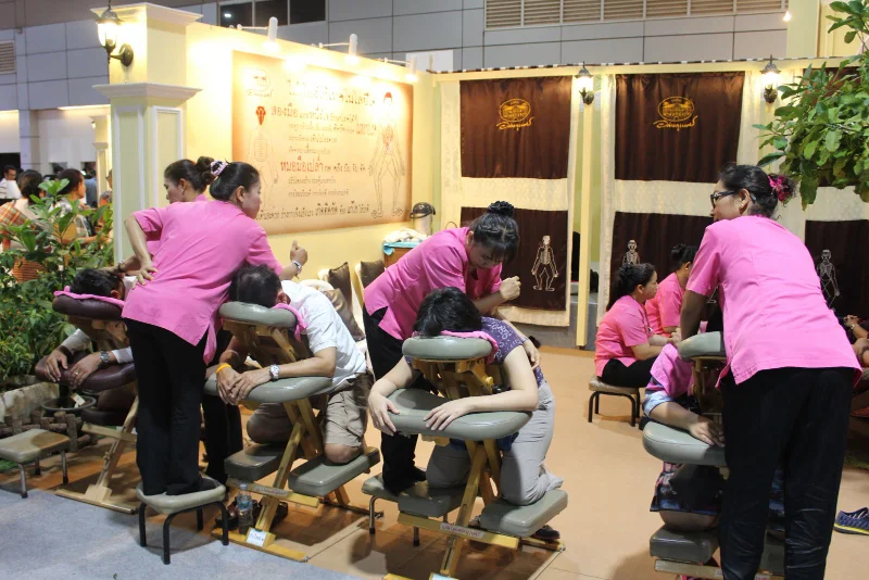 MOPH offers "Nuad Thai" services for delegates of APEC health meeting HealthServ