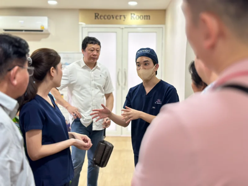 ทีมแพทย์เวียดนามยกคณะเยี่ยมชม Amara Liposuction Center HealthServ
