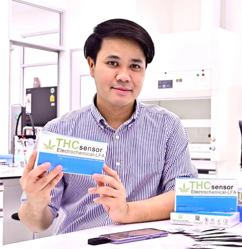 จุฬาเปิดตัวชุดตรวจสาร THC พกพา แม่นยำ-รู้ผลเร็ว ช่วยคนลดเสี่ยงกัญชา HealthServ