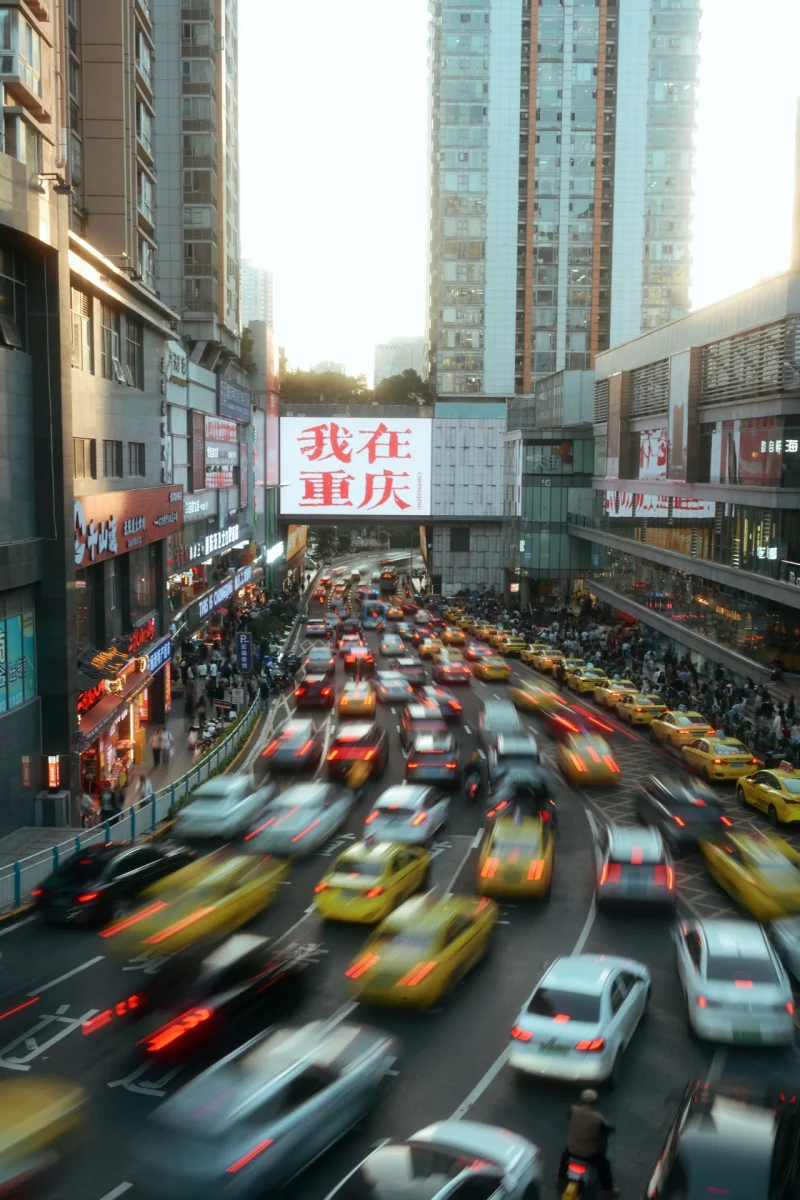 Busy city street scene in Chongqing, China | Liuuu _61 Pexels.com HealthServ