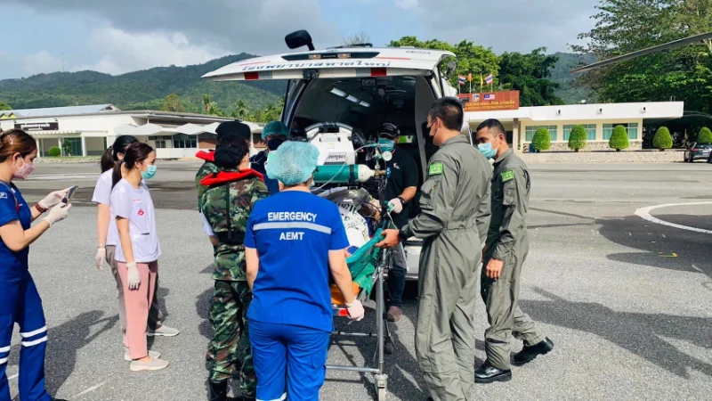 ฮ.ท.72 บินฉุกเฉิน รับผู้ป่วยชายจากเกาะหลีเป๊ะ ส่งโรงพยาบาลหาดใหญ่ HealthServ