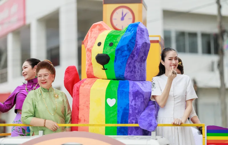 บำรุงราษฎร์ ส่งท้าย Pride Month ยิ่งใหญ่ ร่วมขบวนพาเหรดครั้งแรกที่ภูเก็ต HealthServ