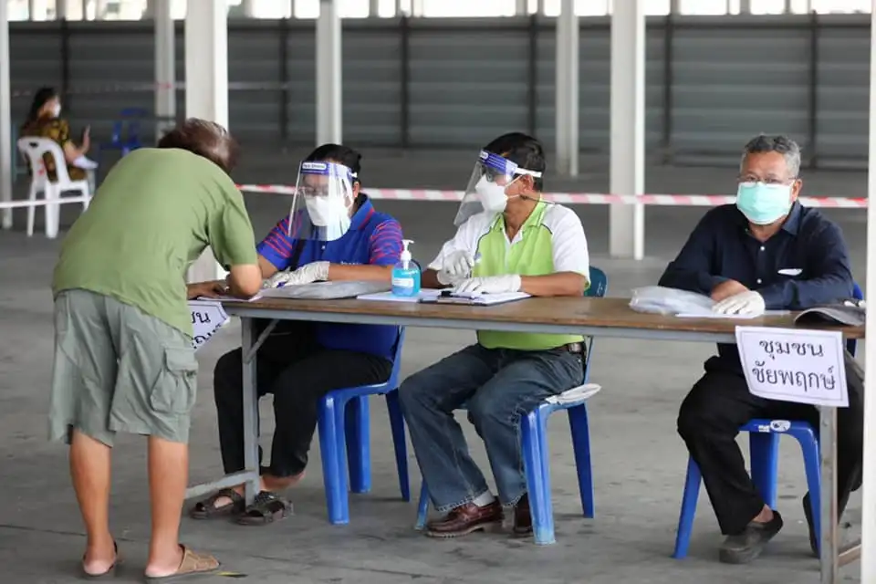 เมืองพัทยาจับมือภาคเอกชน ออกตรวจเชิงรุกในพื้นที่เสี่ยงเมืองพัทยา ด้วยชุดตรวจโควิด-19 Antigen Test Kit HealthServ