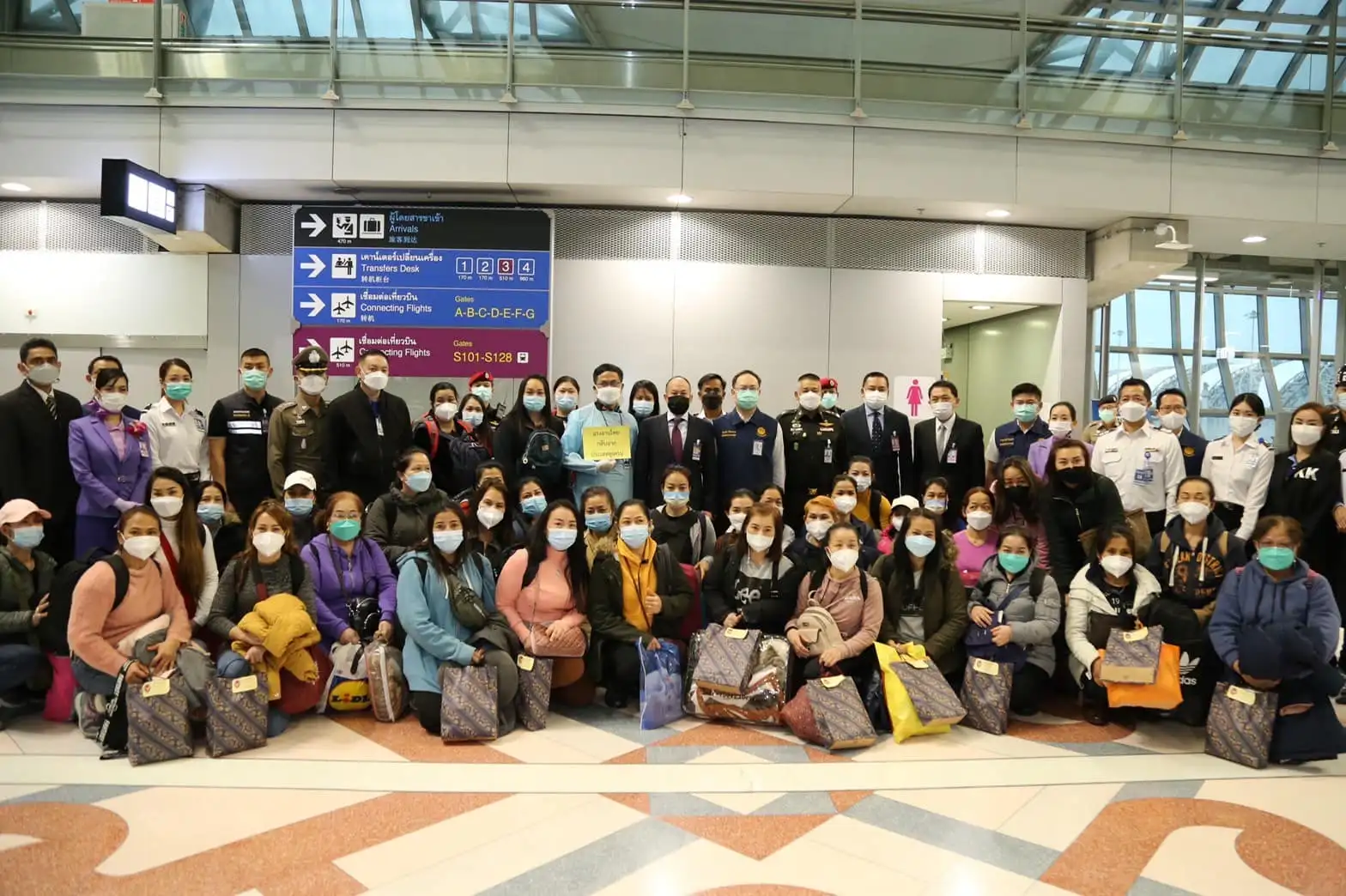 96 คนไทยจากยูเครน 2 เที่ยวบินแรก กลับถึงไทยแล้ว HealthServ
