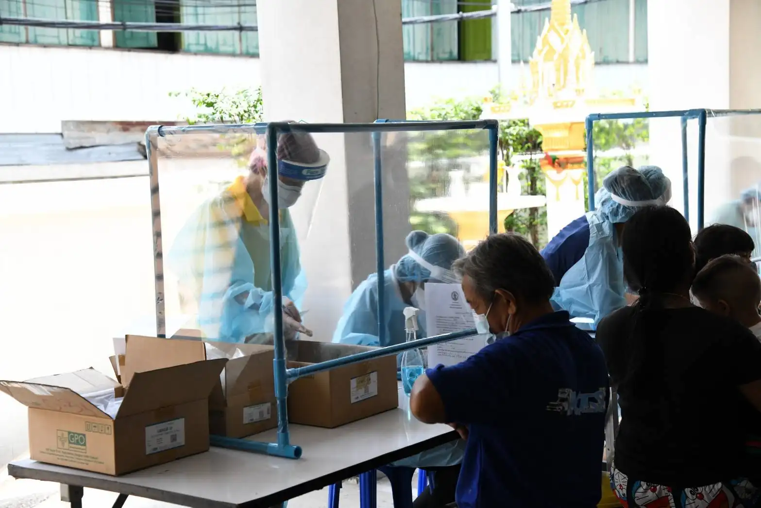 69 ศูนย์สาธารณสุข กทม. เปิดจุดบริการ "เจอ แจก จบ" พร้อมดูแลผู้ป่วยในชุมชนทั้ง 50 เขต HealthServ