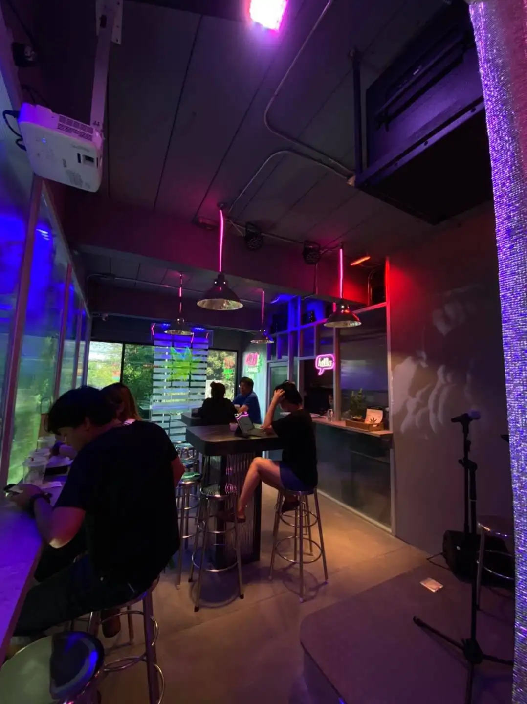 420 Cannabis Bar Bangkok เปิดประสบการณ์เกี่ยวกับกัญชาที่มีส่วนผสมของ CBD HealthServ