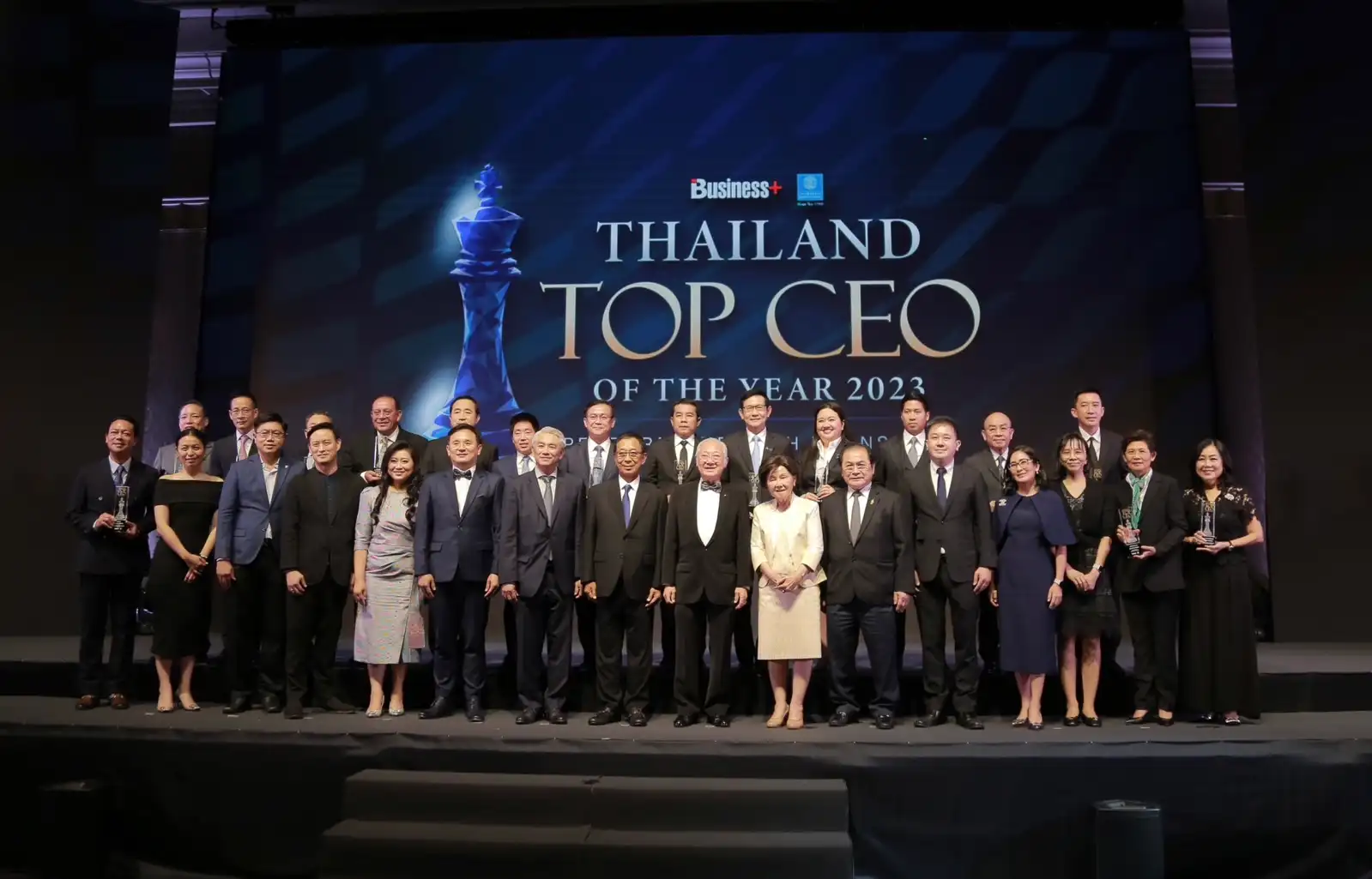 หมอเฉลิม เครือเกษมราษฎร์ รับรางวัล THAILAND TOP CEO OF THE YEAR 2023 ด้านบริการสุขภาพ HealthServ