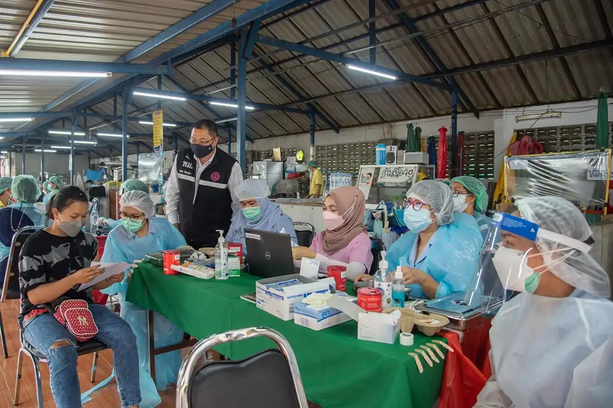 สภากาชาดไทย ให้บริการฉีดวัคซีน ซิโนฟาร์ม กลุ่มเปราะบาง เขตคันนายาว HealthServ